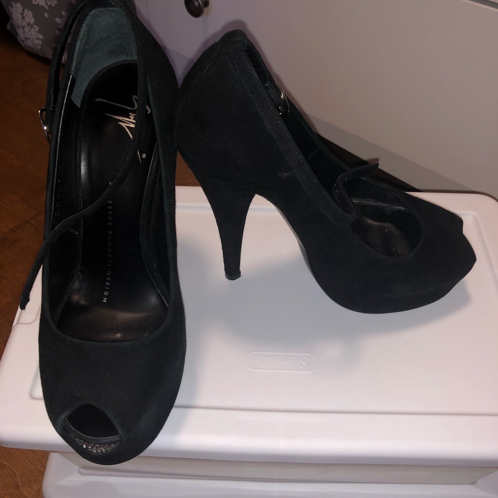 Giuseppe zanotti size 35/5 black platform heels